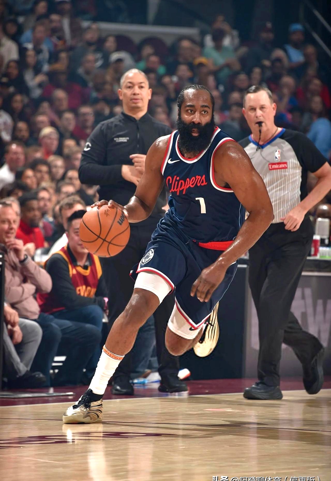 集结日突围战来临；洛杉矶快船围绕NBA常规赛临场应变；悬念犹存；更衣室氛围转暖的简单介绍