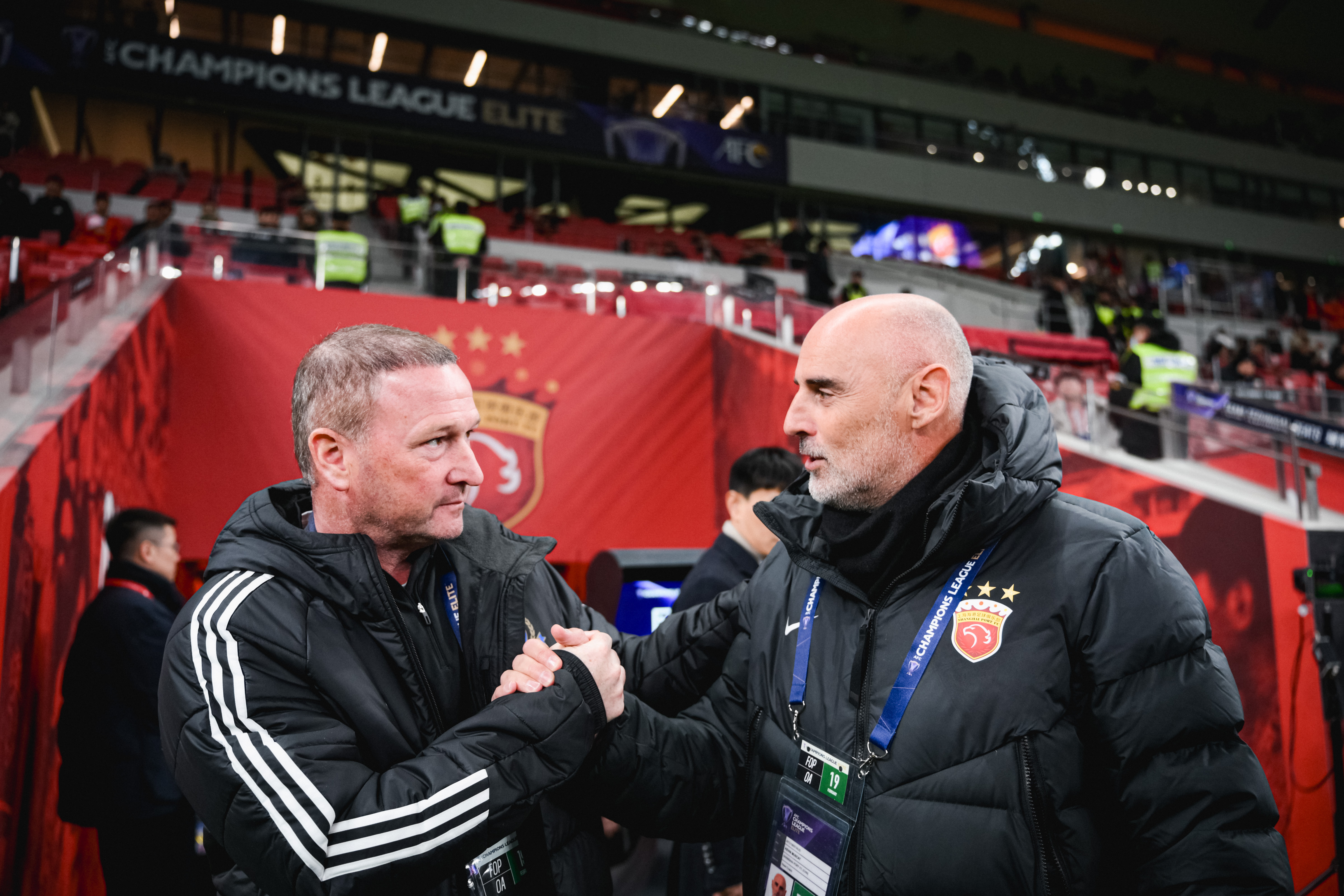 上海海港训练开放日，赛前手感冰凉引欢呼，全明星赛在即，资深球员宣示担当的简单介绍