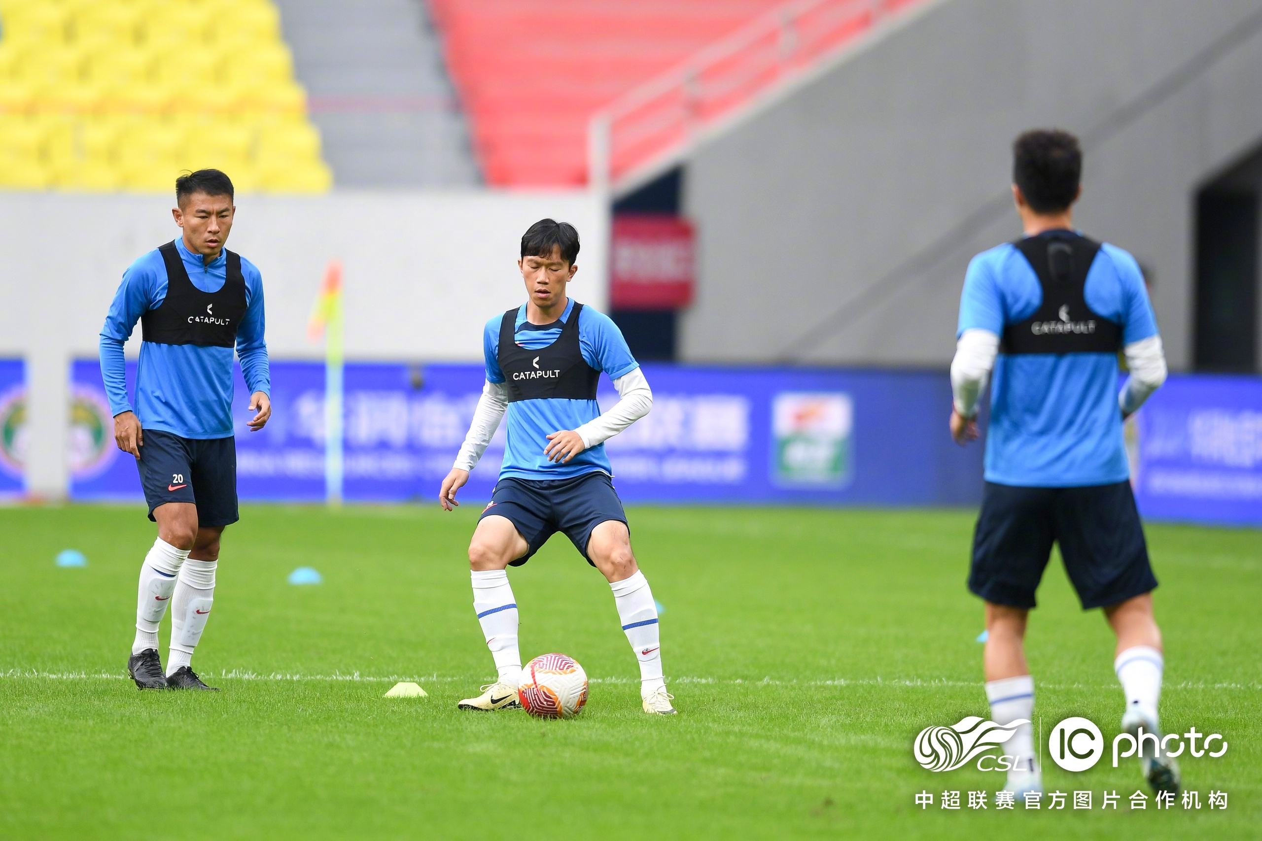 xingkong sports成都蓉城训练开放日，今晨豪取连胜引欢呼，社区盾在即，年轻球员得到机会的简单介绍