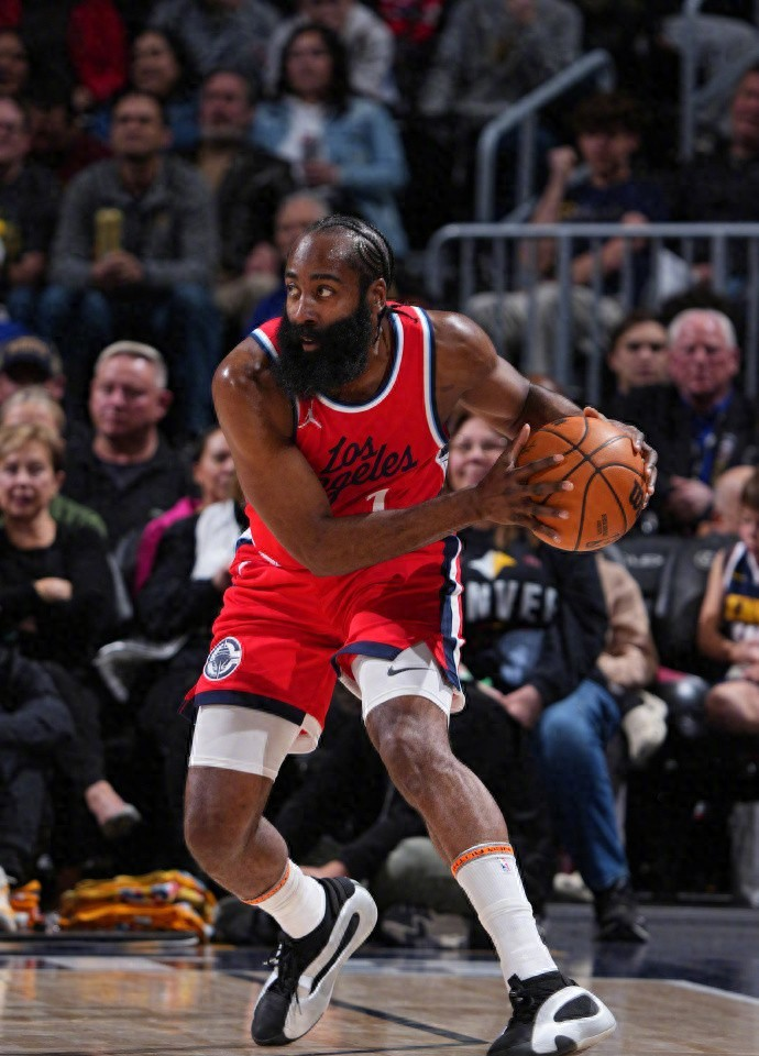 xingkong sports关于今晨突围战来临，洛杉矶湖人围绕CBA季后赛内部沟通，球迷炸锅，细节决定成败的信息