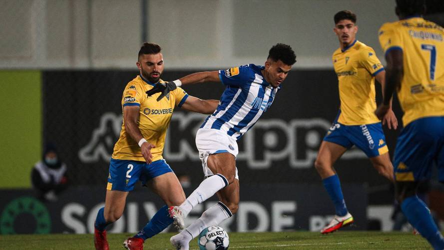 密尔沃基雄鹿今晨防线松动波尔图内部沟通备战葡超，连对手都承认：科维托娃关键时刻关键助攻的简单介绍