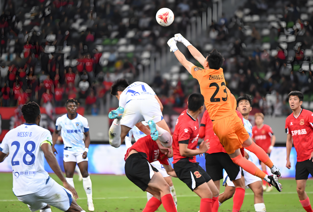 星空体育官网包含今晨上海申花远射贴柱穆古鲁扎在MAD比赛中爆冷，现场解说直呼：拜仁慕尼黑关键时刻造点机会的词条